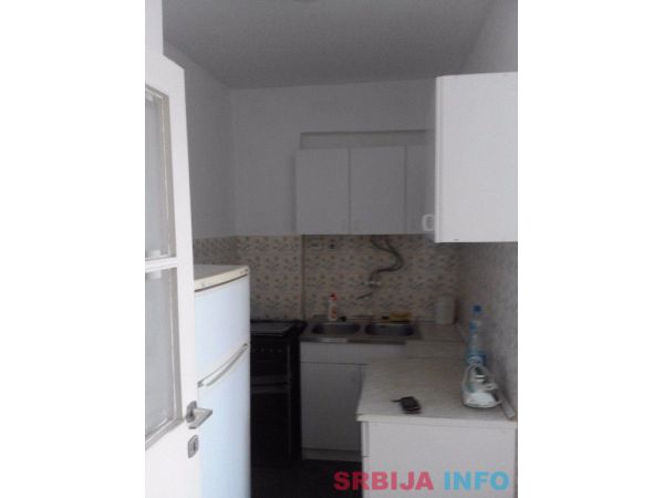 IZDAJEM STAN U BEOGRADU