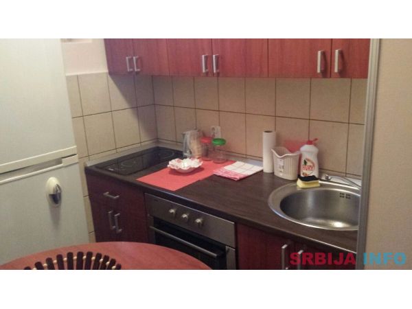 Izdajem namesten stan u centru Kragujevca