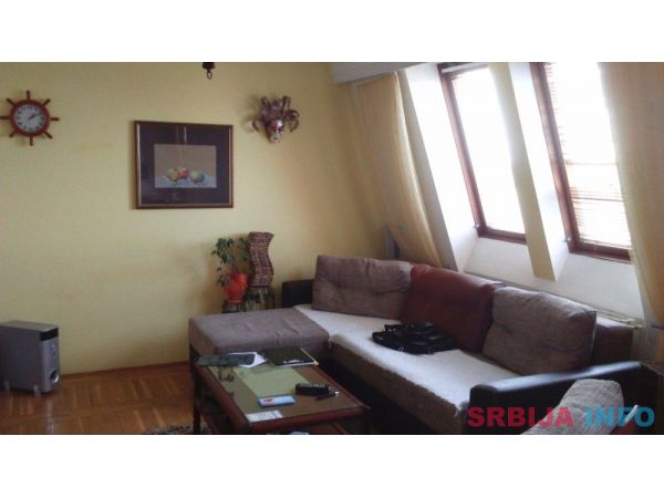 S-129 trosoban stan u centru Požarevca