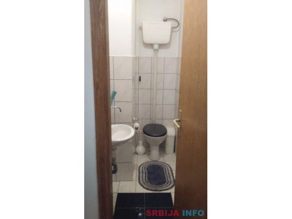 S-129 trosoban stan u centru Požarevca