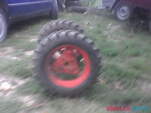POVOLJNO 2 felne za frezu 506 sa odlicni