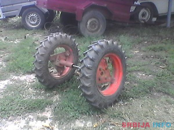 POVOLJNO 2 felne za frezu 506 sa odlicni