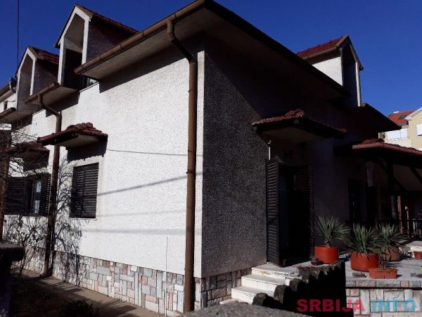 K-96 kuća 304+121=425m2, uži centar