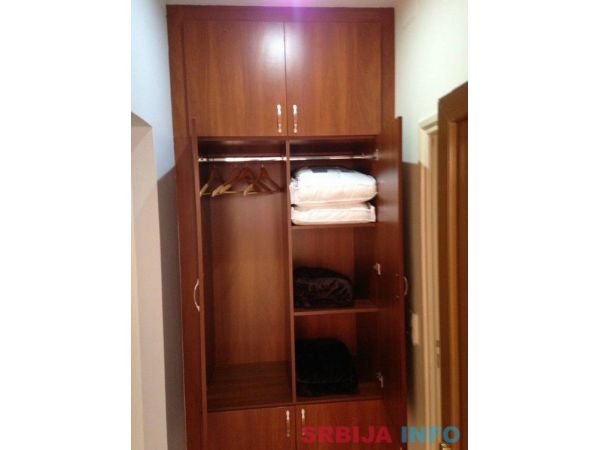 IZDAJEM APARTMAN NA DAN U BORCI