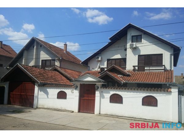 Backi Jarak Centar-kuca 400m2