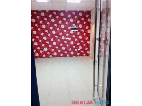 Izdajem lokal u centru Cacka pogodan za sve delatnosti