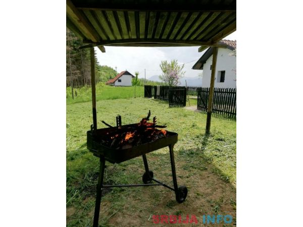 Vikendica i zemljiste Cerova-Arilje