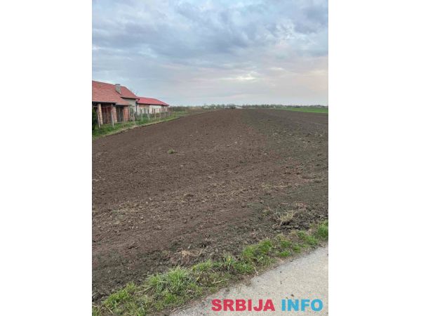 Prodajem gradjevinsko zemljiste-Vrbas
