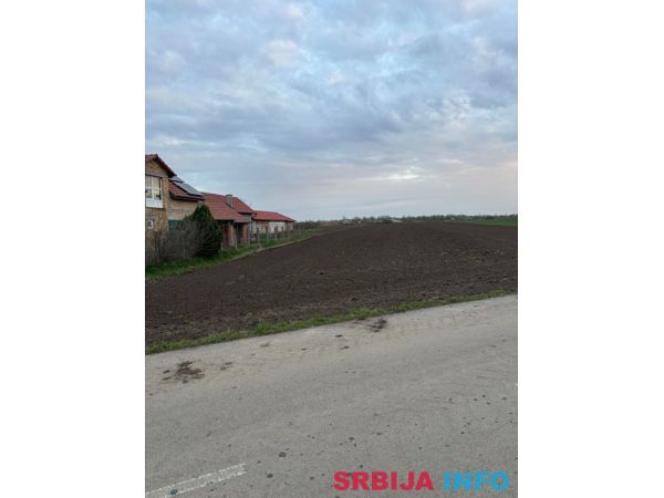 Prodajem gradjevinsko zemljiste-Vrbas