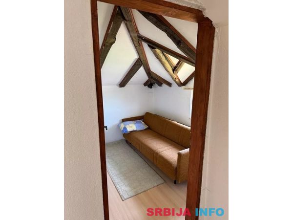 Vikendica sa poslovnim prostorom na Vlasinskom jezeru