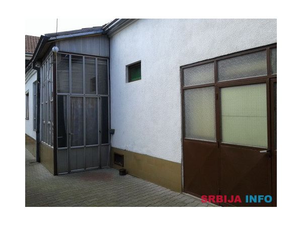 Stambeno poslovna zgrada u Sremskoj Mitrovici-Top!