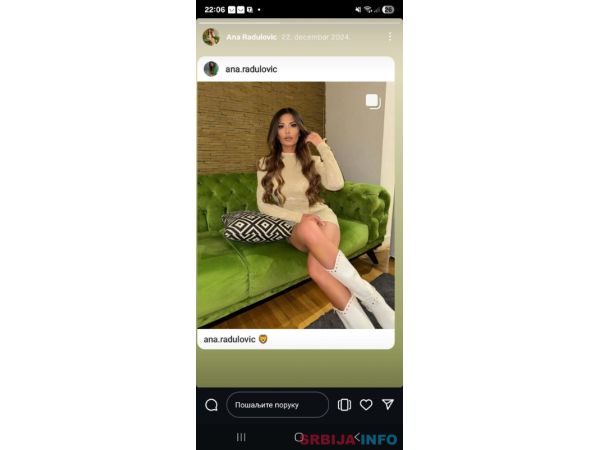 Kolekcija ženskih stvari na prodaju