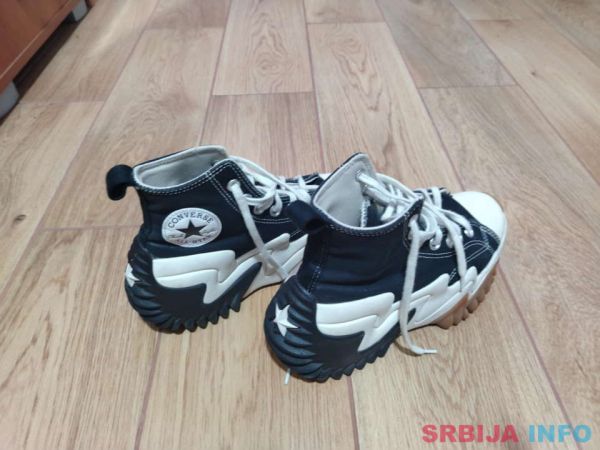 &Scaron;kolske torbe sa pernicama I patike 