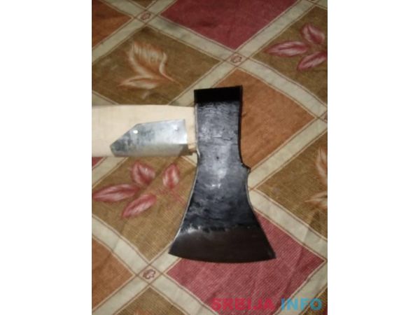 Krajinska sekira 2.5kg 
