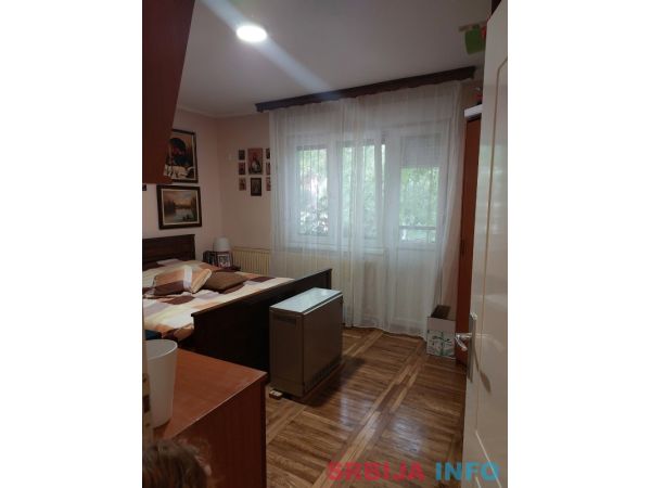 Odlican trosoban stan u Beceju