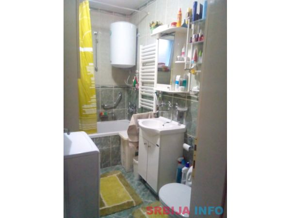 Odlican trosoban stan u Beceju