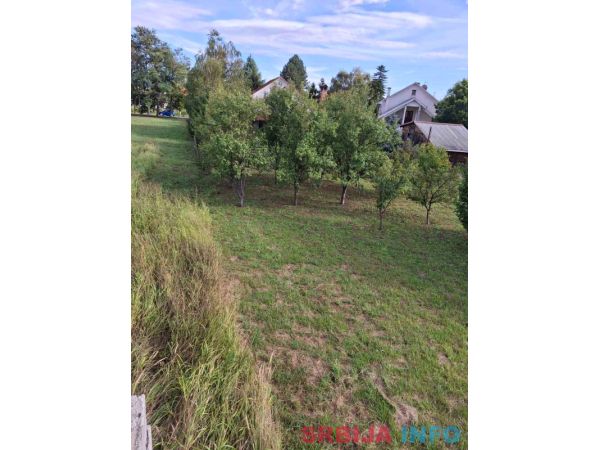 Prodajem plac u Krnjaci