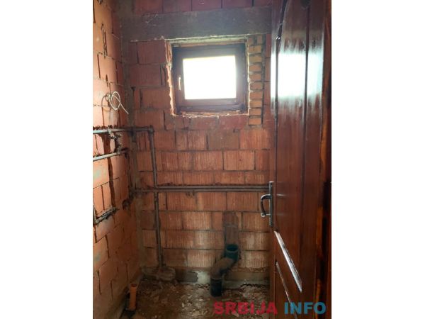 Na prodaju kuca u Vrbovnu-Lazarevac