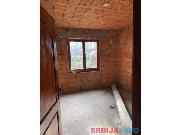 Na prodaju kuca u Vrbovnu-Lazarevac