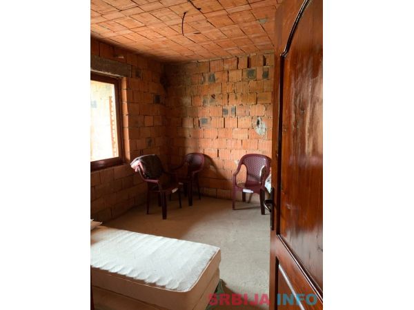 Na prodaju kuca u Vrbovnu-Lazarevac