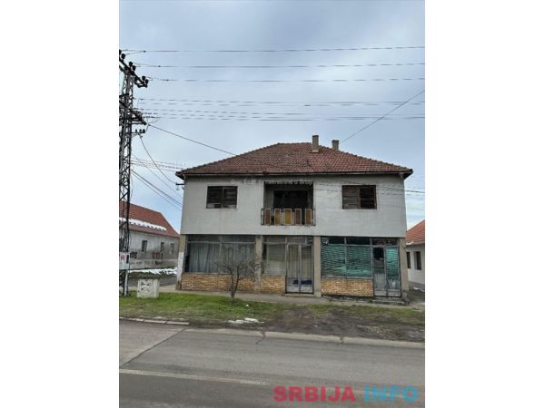Kuca u samom centru Starih Banovaca