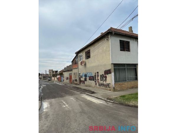 Kuca u samom centru Starih Banovaca