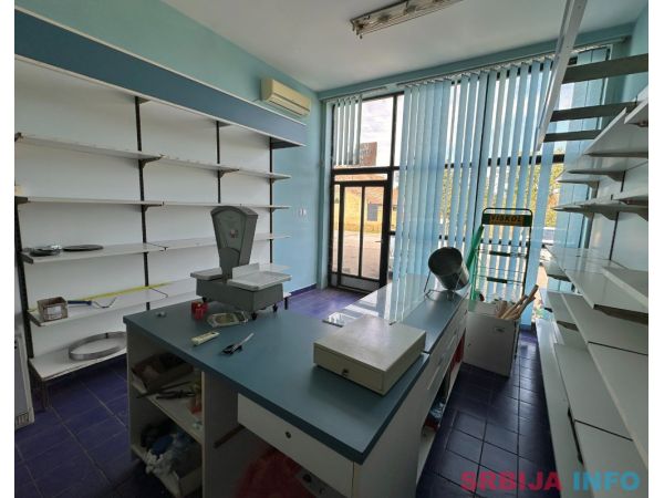 Poslovni prostor 42m2,Lipar-Kula