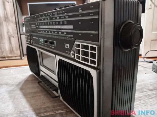Radio kradio kasetofon ITT intercontinental 110asetofon blaunpukt
