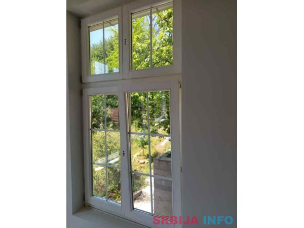 Na prodaju krugli prozor I kvalitetni drveni 