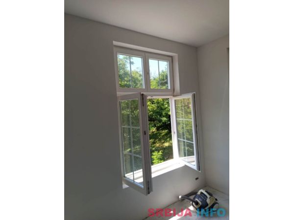 Na prodaju krugli prozor I kvalitetni drveni 