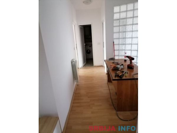Izdajem komforan dvosoban stan kod Djeram pijace