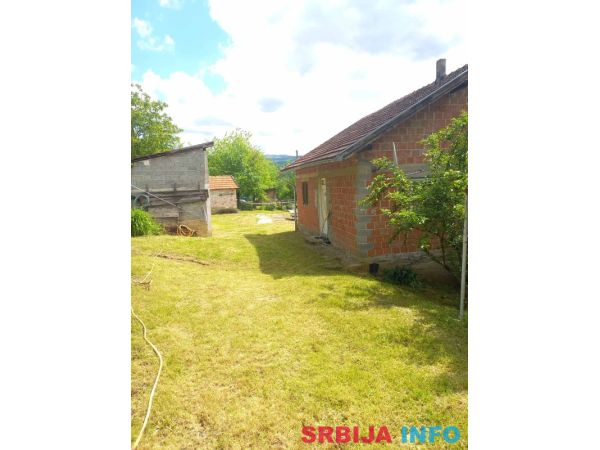 Kuća 80 m2 i plac 55 ari Lohovo Bihać