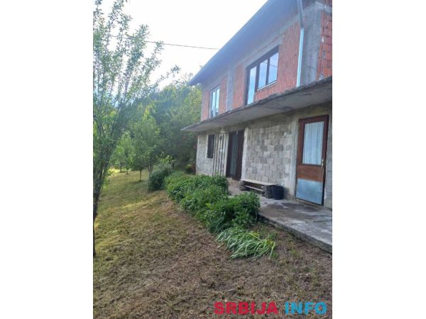 Kuća 80 m2 i plac 55 ari Lohovo Bihać