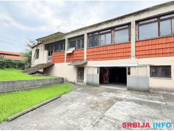 Poslovno - stambeni objekat 576 m2 Ripanj Voždovac 