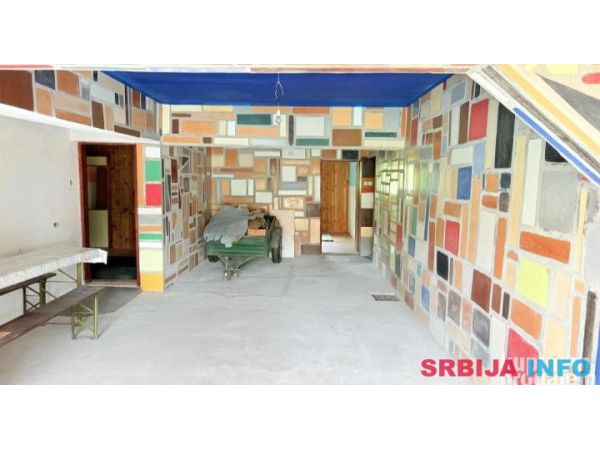 Poslovno - stambeni objekat 576 m2 Ripanj Voždovac 