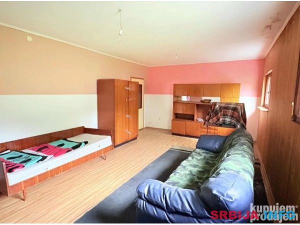 Poslovno - stambeni objekat 576 m2 Ripanj Voždovac 