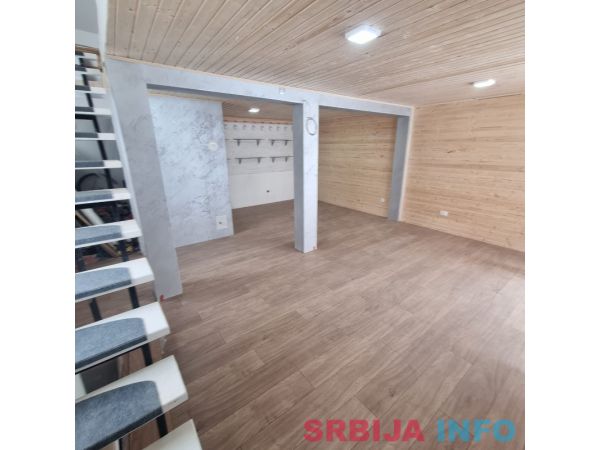 Zlatibor, drvena kuca sa bazenom na prodaju 96 m2 na placu od 5,5 ari