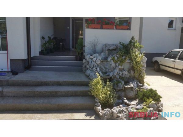 Poslovni i magacinski prostor u Rusnju