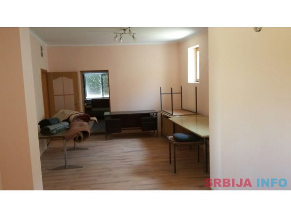 Prodajem kucu u Zmajevu na 24km od Novog Sada