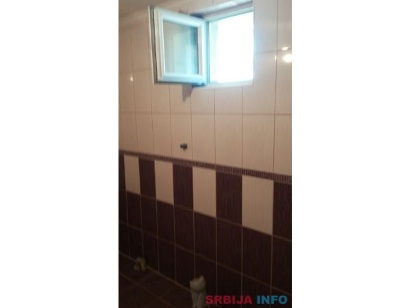 Prodajem kucu u Zmajevu na 24km od Novog Sada