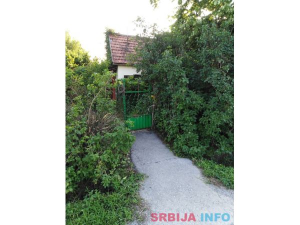 Prodajem kucu-Radljevo