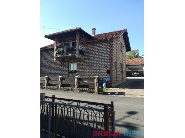 Prodajem kucu u Mladenovcu-Selters Banja