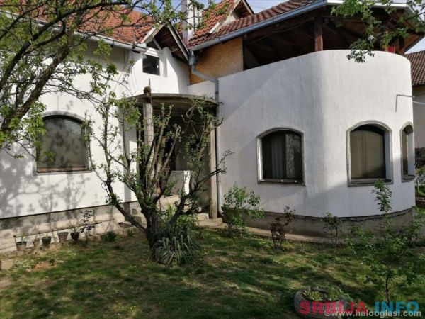 Uknjizena kuca na prodaju-HITNO, jedan vlasnik