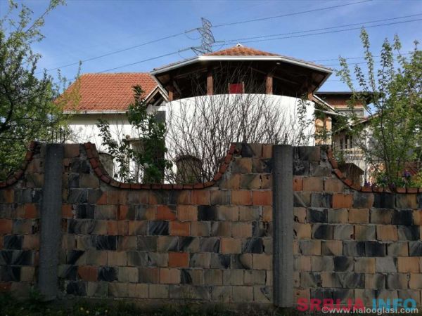 Uknjizena kuca na prodaju-HITNO, jedan vlasnik