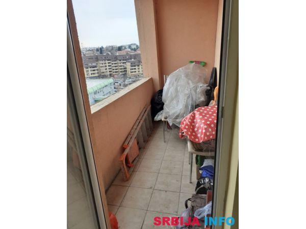 Prodajem stan u centru Mladenovca