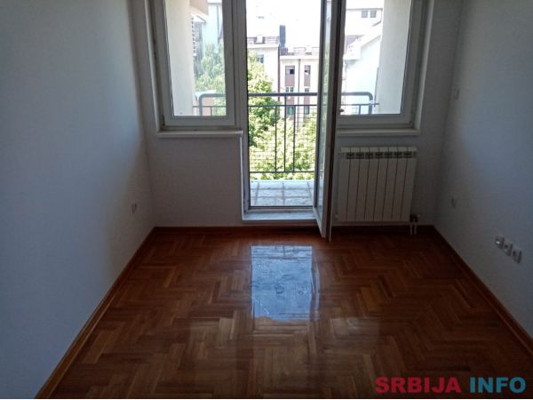 Hitno prodajem stan u novogradnji u Ratka Mitrovica
