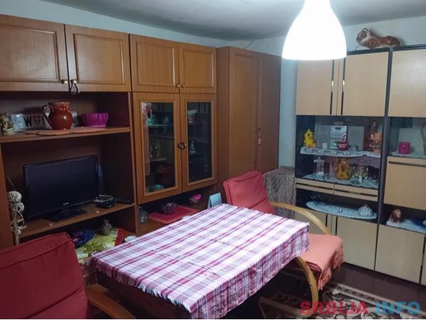 Izdajem kucu u Pozarevcu