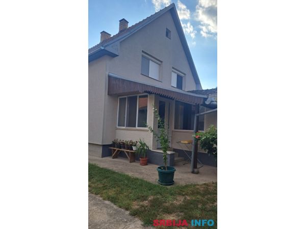 Prodajem seosko domacinstvo