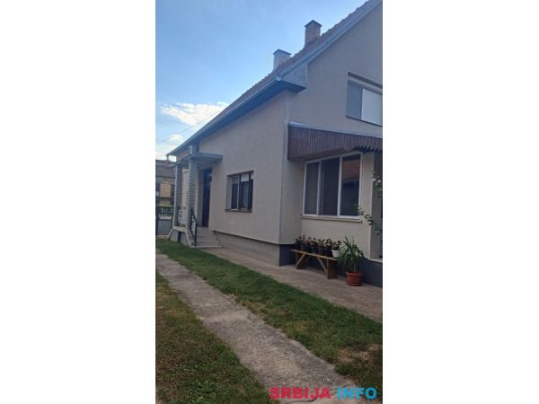 Prodajem seosko domacinstvo