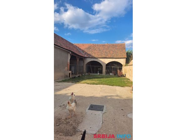 Prodajem seosko domacinstvo